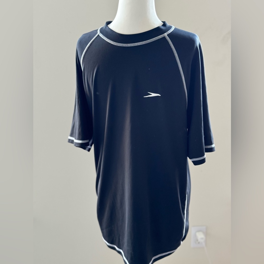 Like New Speedo Easy Short Sleeve Swim Rashguard Shirt - Men’s Size M - Picture 2 of 5